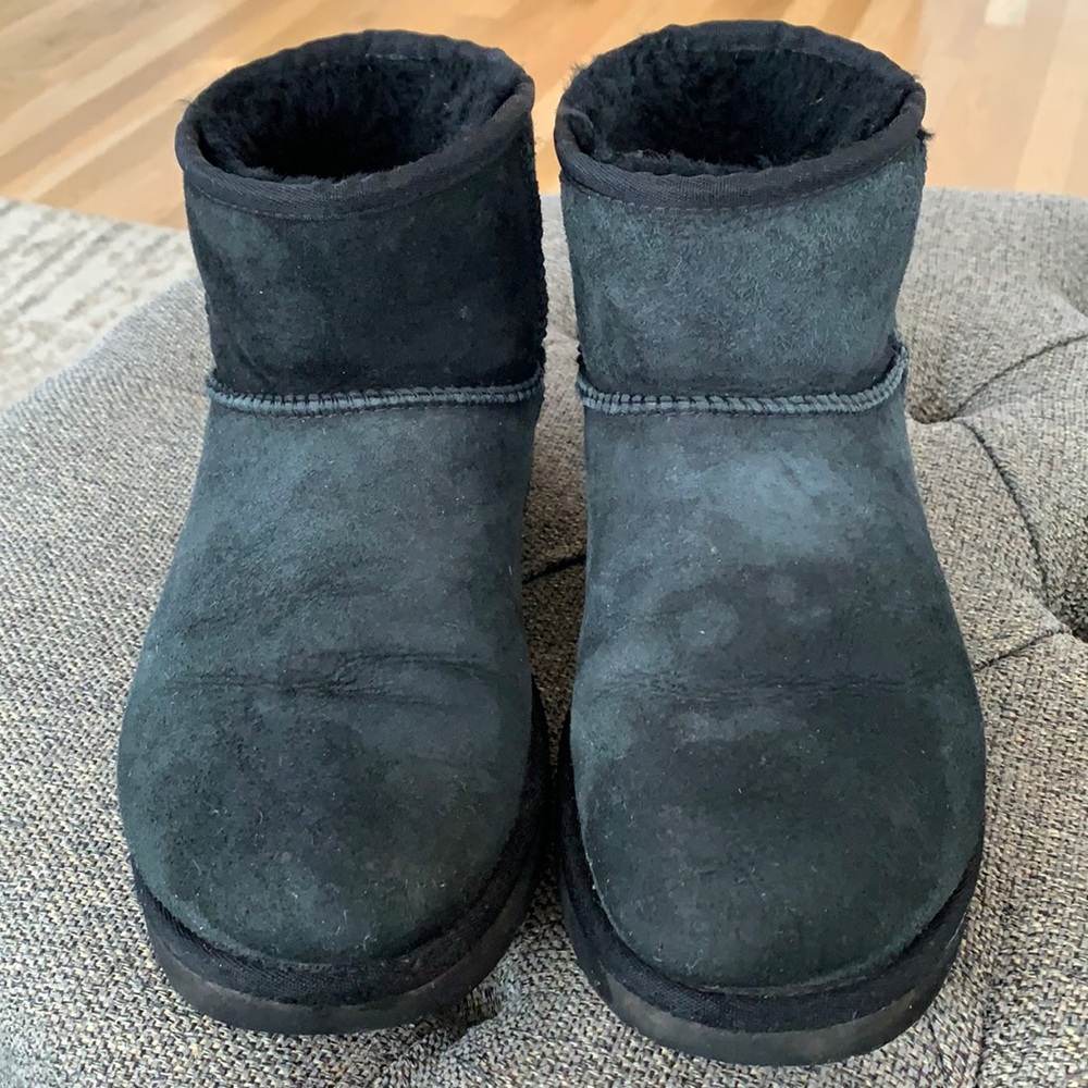 Used black classic mini ugg size 8